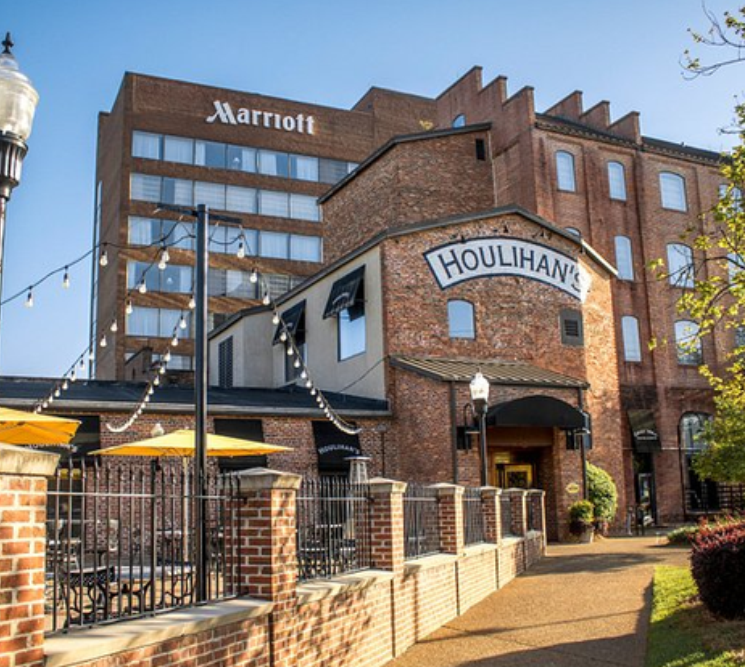 Exterior of the Marriott hotel. Brick exterior with a Houlihan's restaurant location outside.